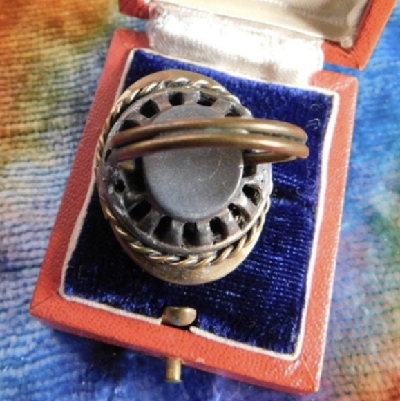 **IN SEARCH OF THIS RING** - Picture 5 of 6